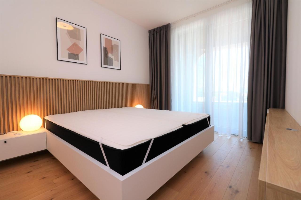 Sky Park New 1-Bedroom Apartment Bratislava Exterior photo